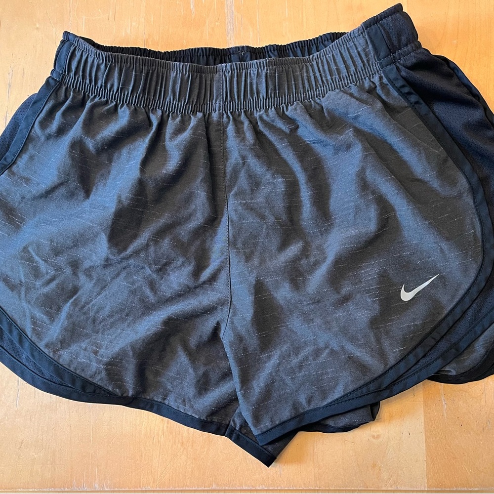 Women’s Nike Dry-fit running shorts. Size Small with lined panty. MINT condition